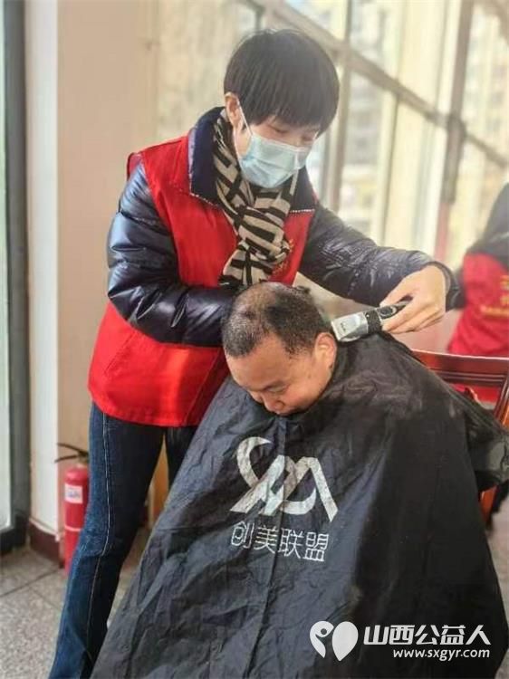 长治市阳光困境儿童帮扶协会赴长治市雨花斋一号店为老人义务理发 - 第14张