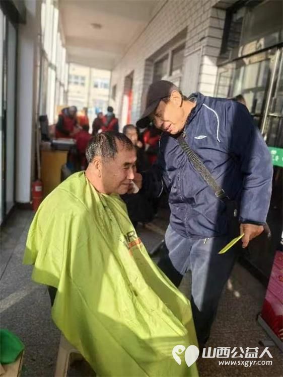 长治市阳光困境儿童帮扶协会赴长治市雨花斋一号店为老人义务理发 - 第11张