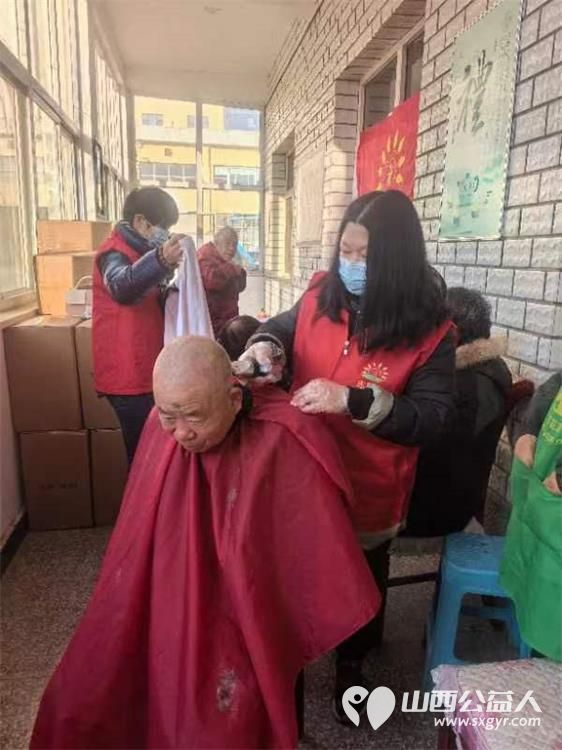 长治市阳光困境儿童帮扶协会赴长治市雨花斋一号店为老人义务理发 - 第15张