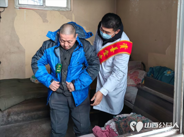 太原市龙城义工联合资善堂中医馆为杏花岭区老年公寓的孤残老人施粥祈福 - 第4张 - 山西公益人 太原市龙城义工联合资善堂中医馆为杏花岭区老年公寓的孤残老人施粥祈福 - 第4张