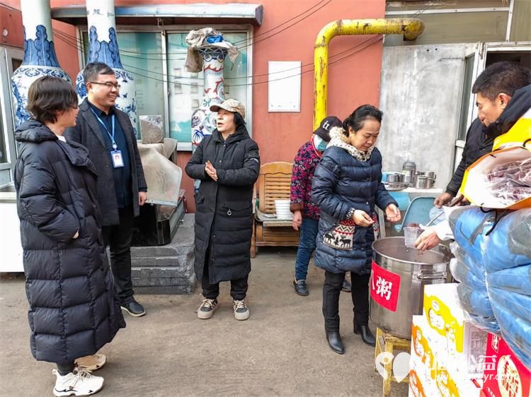 太原市龙城义工联合资善堂中医馆为杏花岭区老年公寓的孤残老人施粥祈福 - 第6张 - 山西公益人 太原市龙城义工联合资善堂中医馆为杏花岭区老年公寓的孤残老人施粥祈福 - 第6张