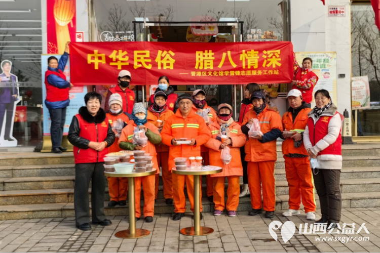 中国好人陈秀苗在腊八节把热腾腾的八宝粥豆浆面包叶酸鸡蛋送到环卫工人和快递小哥手里 - 第1张