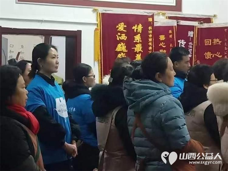 长治市蚂蚁力量组织小志愿者配合雨花斋的师傅们做八宝粥送给交通警察和环卫工人 - 第7张 - 山西公益人 长治市蚂蚁力量组织小志愿者配合雨花斋的师傅们做八宝粥送给交通警察和环卫工人 - 第7张