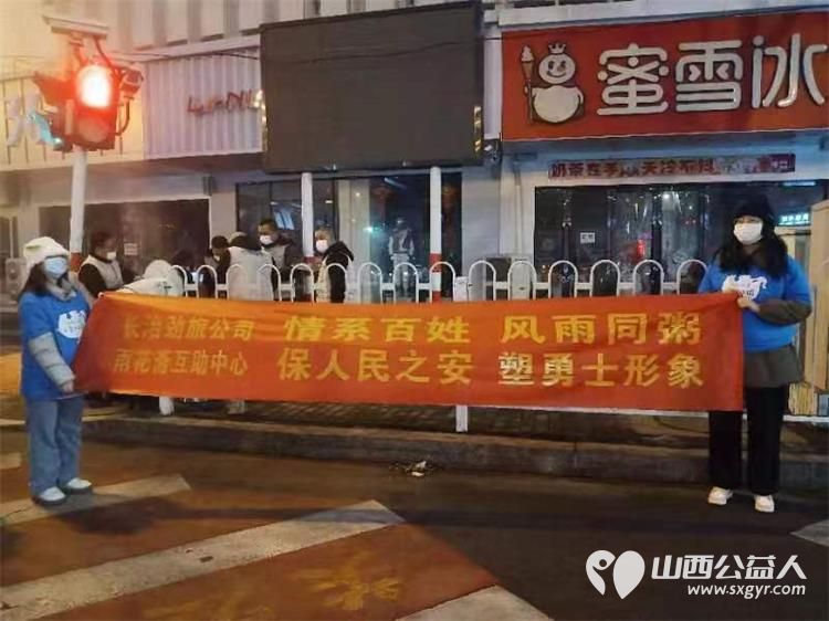 长治市蚂蚁力量组织小志愿者配合雨花斋的师傅们做八宝粥送给交通警察和环卫工人 - 第2张 - 山西公益人 长治市蚂蚁力量组织小志愿者配合雨花斋的师傅们做八宝粥送给交通警察和环卫工人 - 第2张