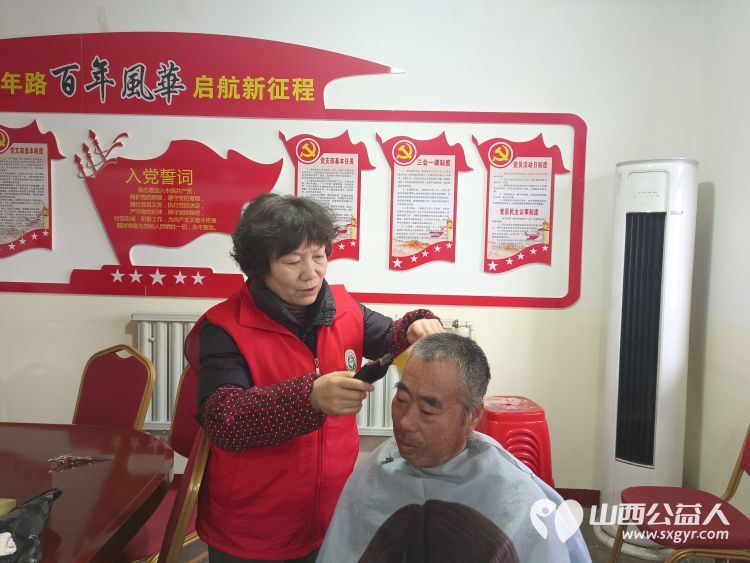 介休市敬老协会“孝善行”之敬老爱老助老行动在连福镇窑则头村为老人爱心理发、体检 - 第9张 - 山西公益人 介休市敬老协会“孝善行”之敬老爱老助老行动在连福镇窑则头村为老人爱心理发、体检 - 第9张
