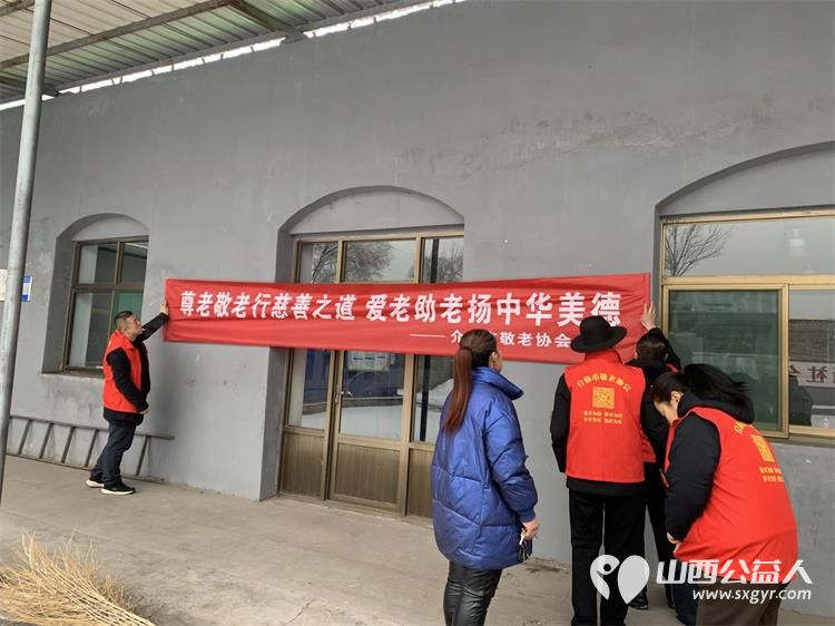 介休市敬老协会“孝善行”之敬老爱老助老行动在连福镇窑则头村为老人爱心理发、体检 - 第3张 - 山西公益人 介休市敬老协会“孝善行”之敬老爱老助老行动在连福镇窑则头村为老人爱心理发、体检 - 第3张