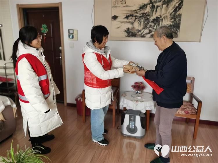 太原市坞城街道八一社区社区工作人员和志愿者春节前慰问生活困难家庭 - 第4张