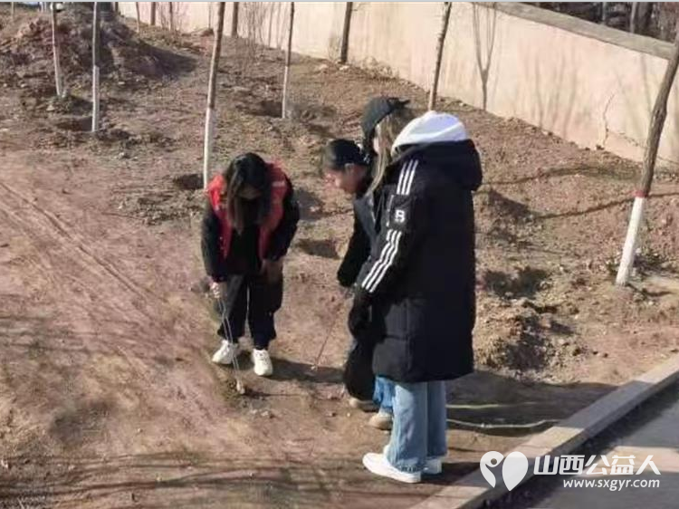 文水县爱心爱心帮扶志愿者协会组织返乡大学生志愿者开展保护文峪河公益活动义务清理文峪河卫生 - 第18张 - 山西公益人 文水县爱心爱心帮扶志愿者协会组织返乡大学生志愿者开展保护文峪河公益活动义务清理文峪河卫生 - 第18张