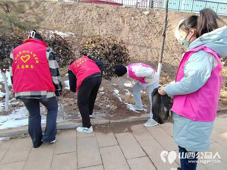 文水县爱心爱心帮扶志愿者协会组织返乡大学生志愿者开展保护文峪河公益活动义务清理文峪河卫生 - 第12张 - 山西公益人 文水县爱心爱心帮扶志愿者协会组织返乡大学生志愿者开展保护文峪河公益活动义务清理文峪河卫生 - 第12张