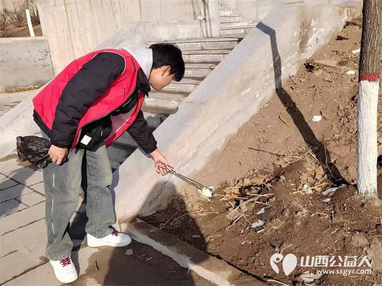 文水县爱心爱心帮扶志愿者协会组织返乡大学生志愿者开展保护文峪河公益活动义务清理文峪河卫生 - 第15张 - 山西公益人 文水县爱心爱心帮扶志愿者协会组织返乡大学生志愿者开展保护文峪河公益活动义务清理文峪河卫生 - 第15张