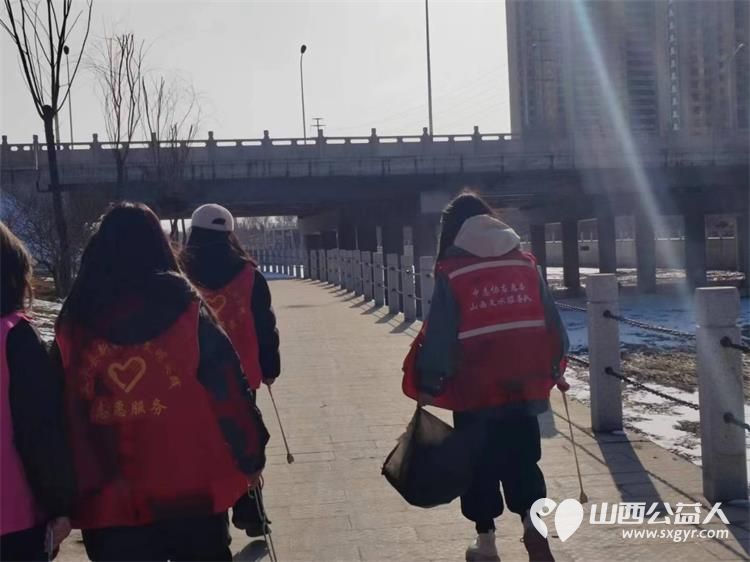 文水县爱心爱心帮扶志愿者协会组织返乡大学生志愿者开展保护文峪河公益活动义务清理文峪河卫生 - 第14张 - 山西公益人 文水县爱心爱心帮扶志愿者协会组织返乡大学生志愿者开展保护文峪河公益活动义务清理文峪河卫生 - 第14张