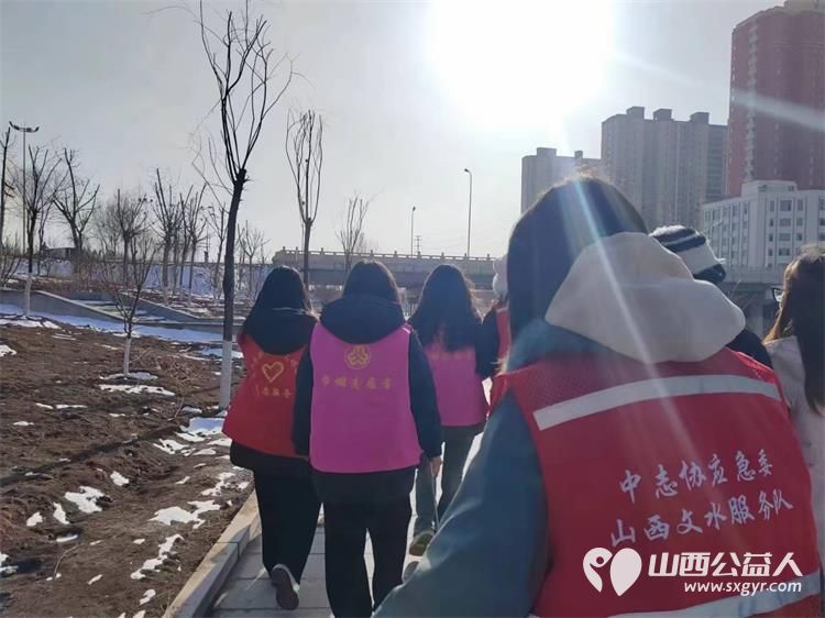 文水县爱心爱心帮扶志愿者协会组织返乡大学生志愿者开展保护文峪河公益活动义务清理文峪河卫生 - 第9张 - 山西公益人 文水县爱心爱心帮扶志愿者协会组织返乡大学生志愿者开展保护文峪河公益活动义务清理文峪河卫生 - 第9张