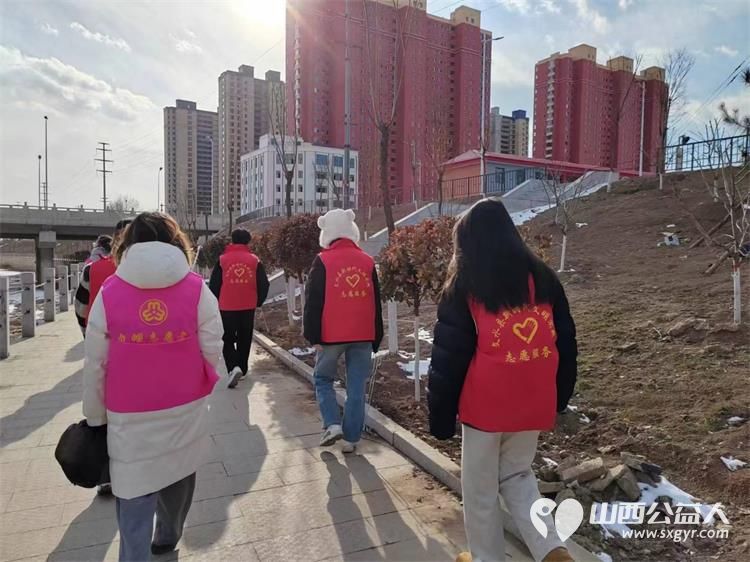 文水县爱心爱心帮扶志愿者协会组织返乡大学生志愿者开展保护文峪河公益活动义务清理文峪河卫生 - 第10张 - 山西公益人 文水县爱心爱心帮扶志愿者协会组织返乡大学生志愿者开展保护文峪河公益活动义务清理文峪河卫生 - 第10张