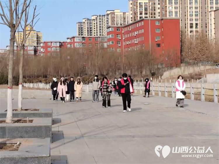 文水县爱心爱心帮扶志愿者协会组织返乡大学生志愿者开展保护文峪河公益活动义务清理文峪河卫生 - 第3张 - 山西公益人 文水县爱心爱心帮扶志愿者协会组织返乡大学生志愿者开展保护文峪河公益活动义务清理文峪河卫生 - 第3张