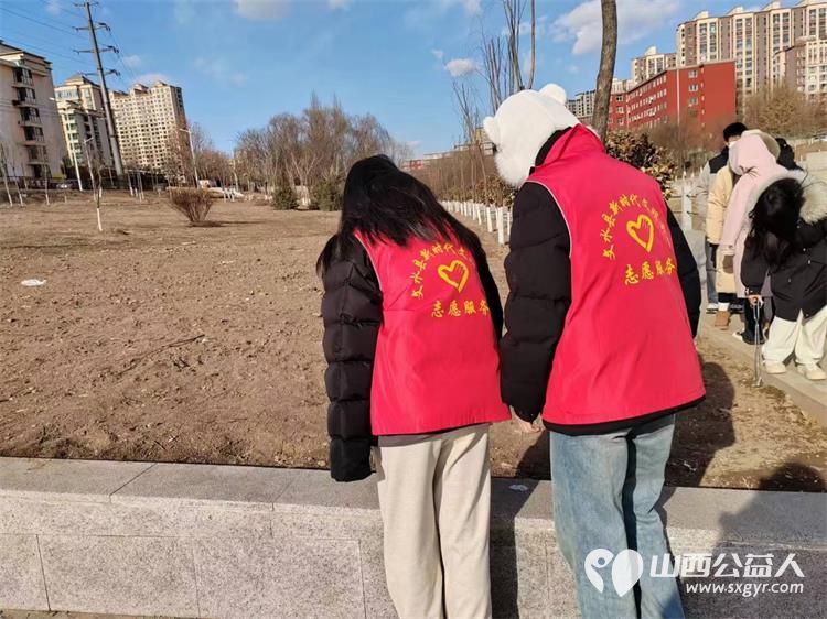 文水县爱心爱心帮扶志愿者协会组织返乡大学生志愿者开展保护文峪河公益活动义务清理文峪河卫生 - 第6张 - 山西公益人 文水县爱心爱心帮扶志愿者协会组织返乡大学生志愿者开展保护文峪河公益活动义务清理文峪河卫生 - 第6张