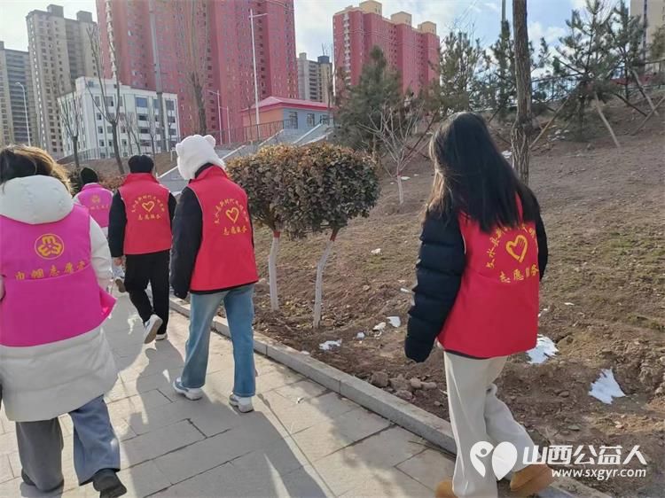 文水县爱心爱心帮扶志愿者协会组织返乡大学生志愿者开展保护文峪河公益活动义务清理文峪河卫生 - 第5张 - 山西公益人 文水县爱心爱心帮扶志愿者协会组织返乡大学生志愿者开展保护文峪河公益活动义务清理文峪河卫生 - 第5张