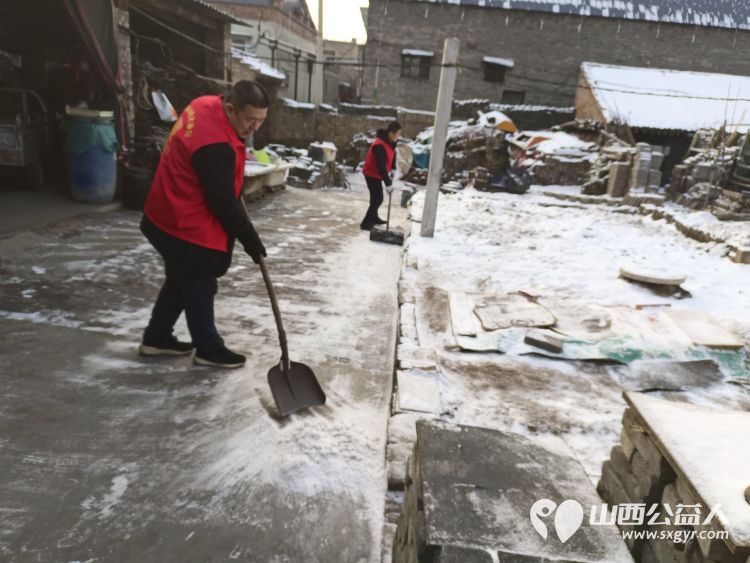 介休市敬老协会助老行动在宋古乡宋安村入户特困老人82岁侯明海家中帮助解决生活小事送贴心服务 - 第2张 - 山西公益人 介休市敬老协会助老行动在宋古乡宋安村入户特困老人82岁侯明海家中帮助解决生活小事送贴心服务 - 第2张