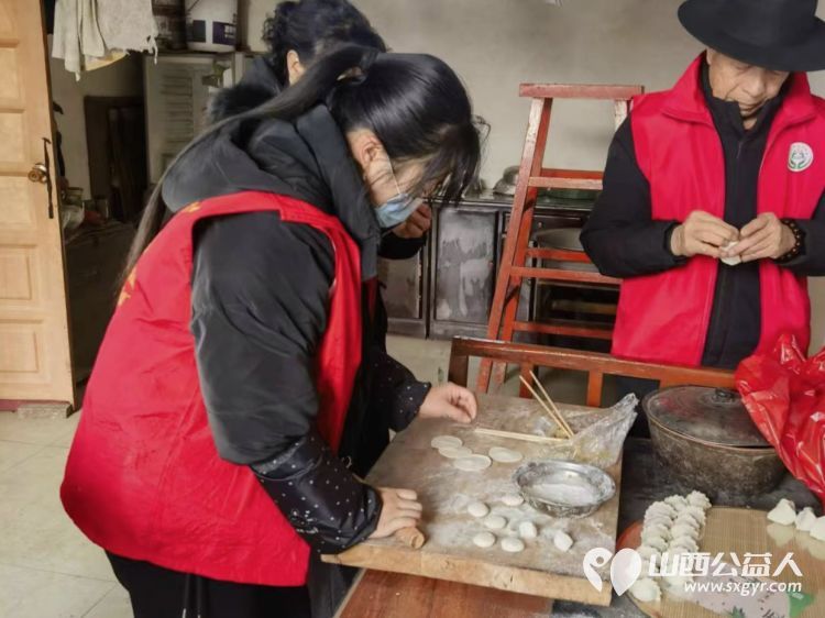 介休市敬老协会助老行动在宋古乡宋安村入户特困老人82岁侯明海家中帮助解决生活小事送贴心服务 - 第20张 - 山西公益人 介休市敬老协会助老行动在宋古乡宋安村入户特困老人82岁侯明海家中帮助解决生活小事送贴心服务 - 第20张