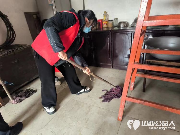 介休市敬老协会助老行动在宋古乡宋安村入户特困老人82岁侯明海家中帮助解决生活小事送贴心服务 - 第16张 - 山西公益人 介休市敬老协会助老行动在宋古乡宋安村入户特困老人82岁侯明海家中帮助解决生活小事送贴心服务 - 第16张