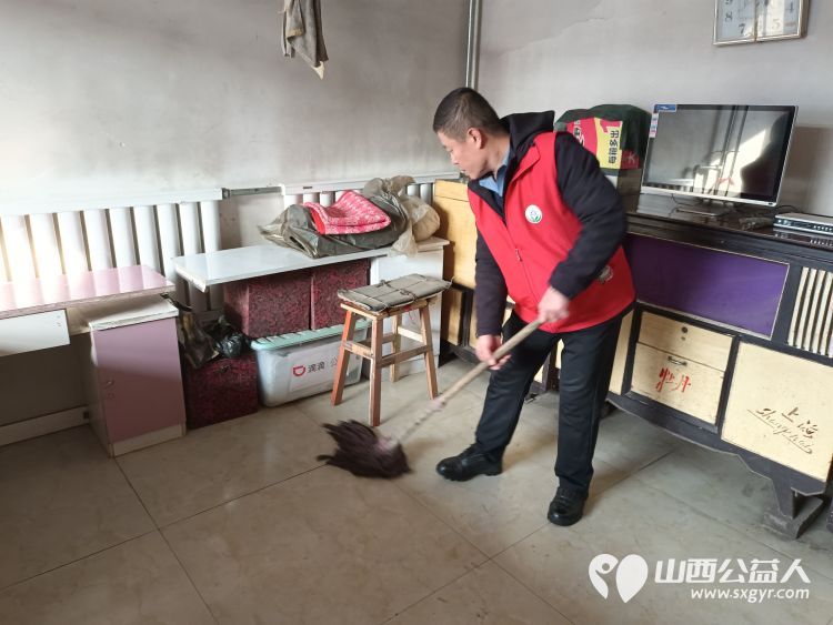 介休市敬老协会助老行动在宋古乡宋安村入户特困老人82岁侯明海家中帮助解决生活小事送贴心服务 - 第19张 - 山西公益人 介休市敬老协会助老行动在宋古乡宋安村入户特困老人82岁侯明海家中帮助解决生活小事送贴心服务 - 第19张