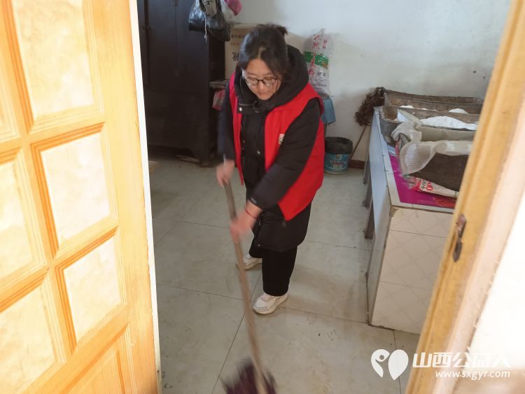 介休市敬老协会助老行动在宋古乡宋安村入户特困老人82岁侯明海家中帮助解决生活小事送贴心服务 - 第18张 - 山西公益人 介休市敬老协会助老行动在宋古乡宋安村入户特困老人82岁侯明海家中帮助解决生活小事送贴心服务 - 第18张