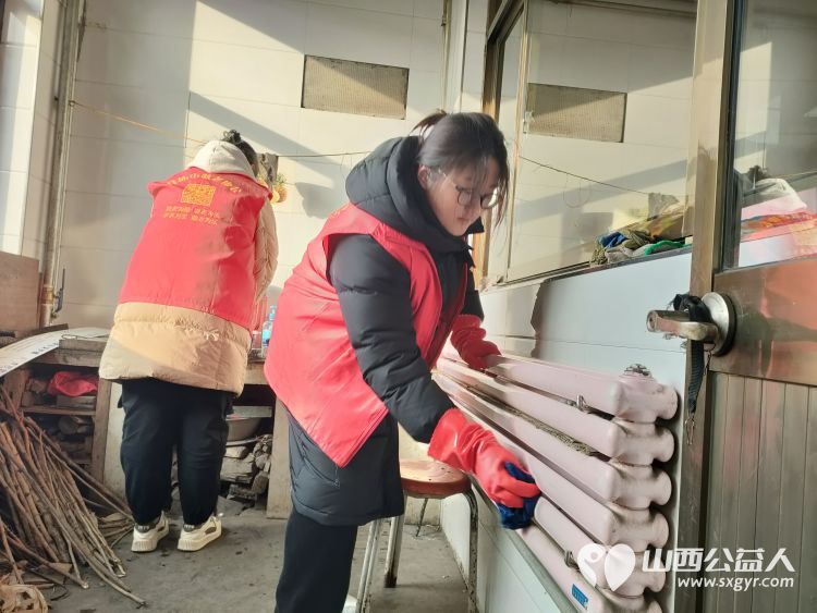 介休市敬老协会助老行动在宋古乡宋安村入户特困老人82岁侯明海家中帮助解决生活小事送贴心服务 - 第12张 - 山西公益人 介休市敬老协会助老行动在宋古乡宋安村入户特困老人82岁侯明海家中帮助解决生活小事送贴心服务 - 第12张