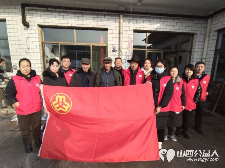 介休市敬老协会助老行动在宋古乡宋安村入户特困老人82岁侯明海家中帮助解决生活小事送贴心服务 - 第1张 - 山西公益人 介休市敬老协会助老行动在宋古乡宋安村入户特困老人82岁侯明海家中帮助解决生活小事送贴心服务 - 第1张