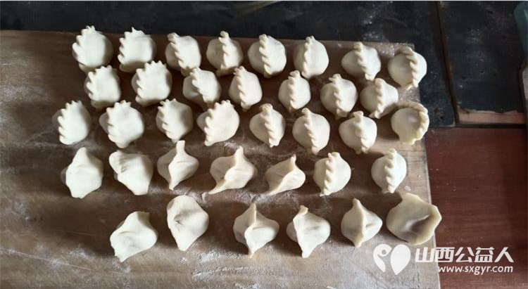 介休市敬老协会助老行动在宋古乡宋安村入户特困老人82岁侯明海家中帮助解决生活小事送贴心服务 - 第22张 - 山西公益人 介休市敬老协会助老行动在宋古乡宋安村入户特困老人82岁侯明海家中帮助解决生活小事送贴心服务 - 第22张