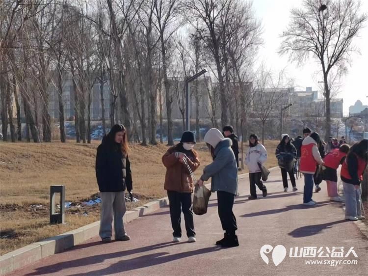 文水县爱心帮扶志愿者协会及中志协应急委文水服务队保护文峪河环境 放假返乡的大学生志愿者在行动 - 第15张