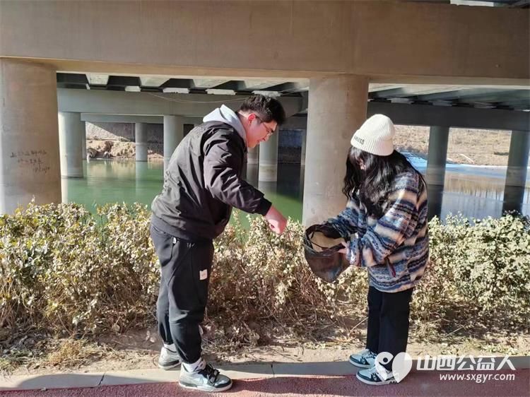 文水县爱心帮扶志愿者协会及中志协应急委文水服务队保护文峪河环境 放假返乡的大学生志愿者在行动 - 第7张