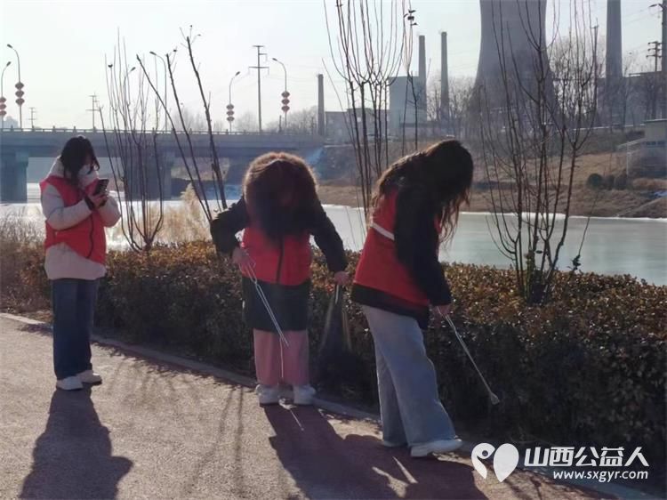 文水县爱心帮扶志愿者协会及中志协应急委文水服务队保护文峪河环境 放假返乡的大学生志愿者在行动 - 第9张