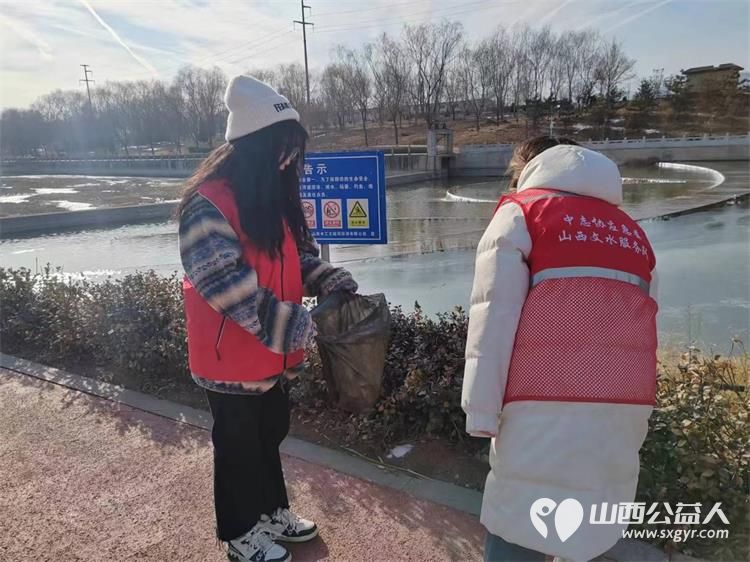 文水县爱心帮扶志愿者协会及中志协应急委文水服务队保护文峪河环境 放假返乡的大学生志愿者在行动 - 第6张