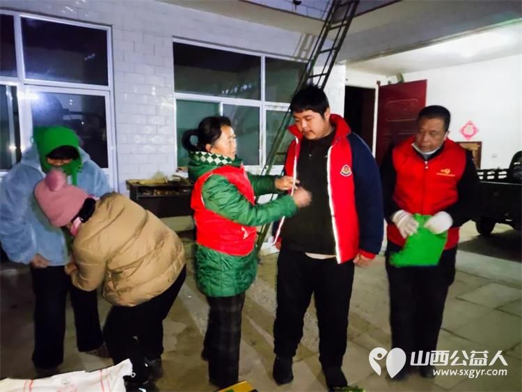 忻州爱心公益协会志愿者们带着社会爱心人士们满满的关怀和爱心走进了忻州市豆罗镇白石村去看望三户困难家庭 - 第12张 - 山西公益人 忻州爱心公益协会志愿者们带着社会爱心人士们满满的关怀和爱心走进了忻州市豆罗镇白石村去看望三户困难家庭 - 第12张