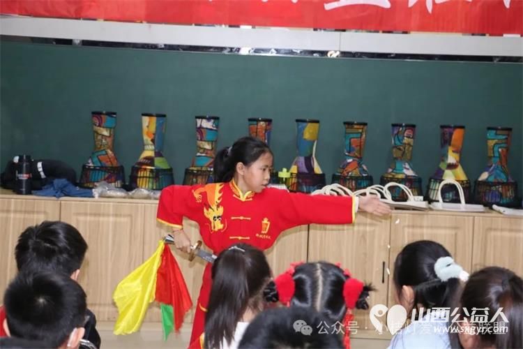 残健融合 喜迎龙年——小桔灯公益在行动小桔灯小志愿者走进安健儿公益服务中心 - 第8张 - 山西公益人 残健融合 喜迎龙年——小桔灯公益在行动小桔灯小志愿者走进安健儿公益服务中心 - 第8张