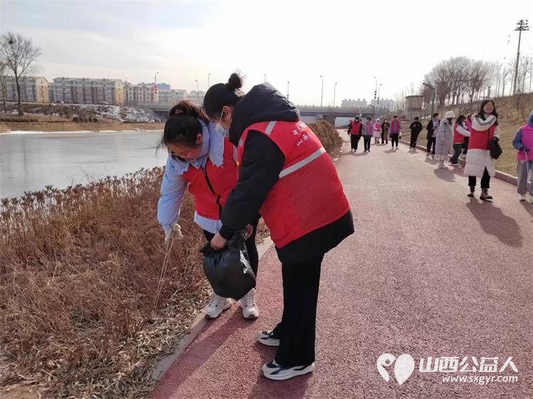 文水县爱心帮扶志愿者协会“保护文峪河”爱心帮扶在行动返乡大学生用假期的闲暇时光为家乡贡献力量 - 第14张