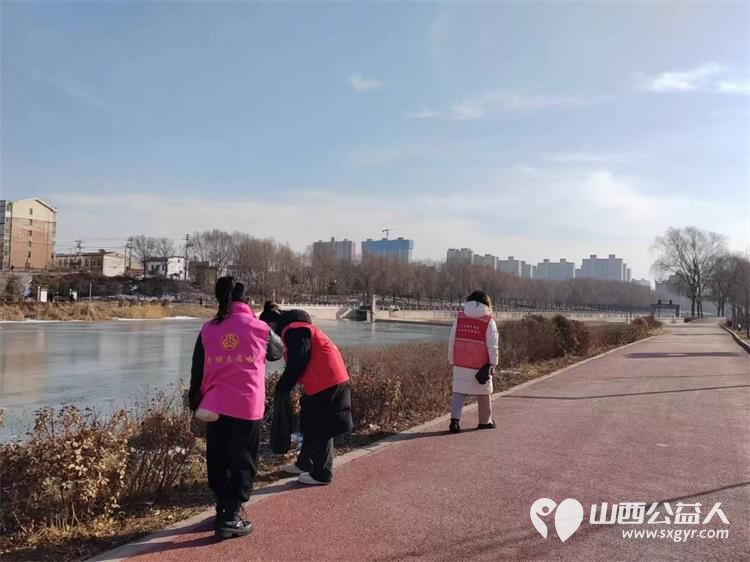 文水县爱心帮扶志愿者协会“保护文峪河”爱心帮扶在行动返乡大学生用假期的闲暇时光为家乡贡献力量 - 第7张