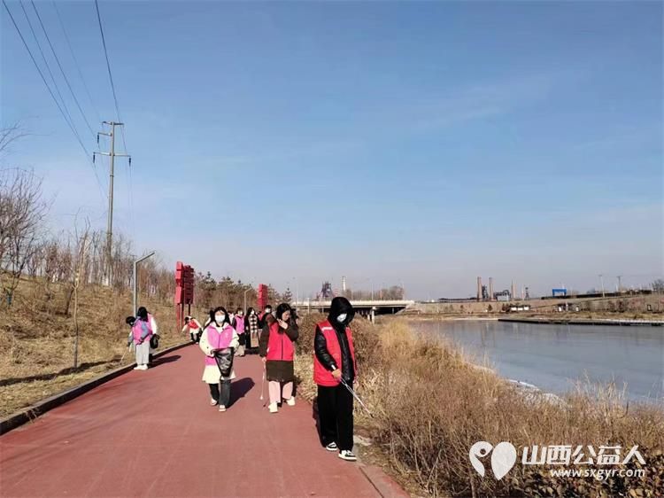 文水县爱心帮扶志愿者协会“保护文峪河”爱心帮扶在行动返乡大学生用假期的闲暇时光为家乡贡献力量 - 第5张