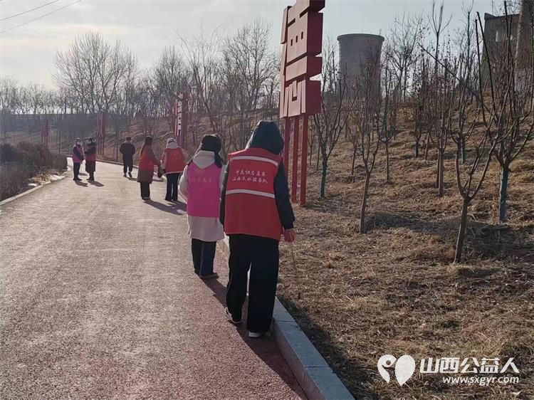 文水县爱心帮扶志愿者协会“保护文峪河”爱心帮扶在行动返乡大学生用假期的闲暇时光为家乡贡献力量 - 第4张