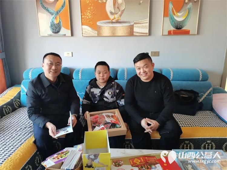 共青团石楼县委同石楼县青年志愿者协会、石楼县大学生志愿者联盟前往快递从业人员家中慰问 - 第1张 - 山西公益人 共青团石楼县委同石楼县青年志愿者协会、石楼县大学生志愿者联盟前往快递从业人员家中慰问 - 第1张