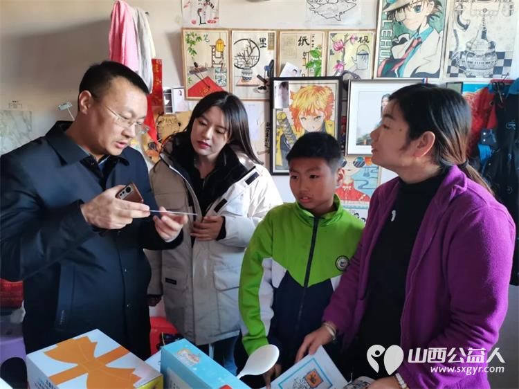 共青团石楼县委同石楼县青年志愿者协会、石楼县大学生志愿者联盟前往快递从业人员家中慰问 - 第5张 - 山西公益人 共青团石楼县委同石楼县青年志愿者协会、石楼县大学生志愿者联盟前往快递从业人员家中慰问 - 第5张