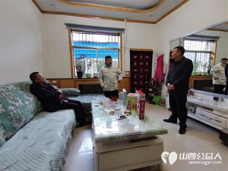 共青团石楼县委同石楼县青年志愿者协会、石楼县大学生志愿者联盟前往快递从业人员家中慰问 - 第6张 - 山西公益人 共青团石楼县委同石楼县青年志愿者协会、石楼县大学生志愿者联盟前往快递从业人员家中慰问 - 第6张