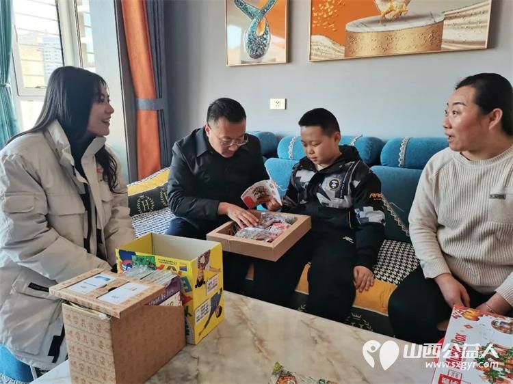 共青团石楼县委同石楼县青年志愿者协会、石楼县大学生志愿者联盟前往快递从业人员家中慰问 - 第8张 - 山西公益人 共青团石楼县委同石楼县青年志愿者协会、石楼县大学生志愿者联盟前往快递从业人员家中慰问 - 第8张