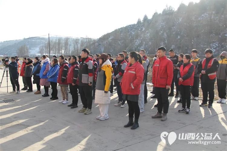 情系新业态·冬日送温暖——吕梁团市委、市青联开展关爱快递从业青年行动送去了方便面、太谷饼、奶茶、手套等慰问品 - 第2张