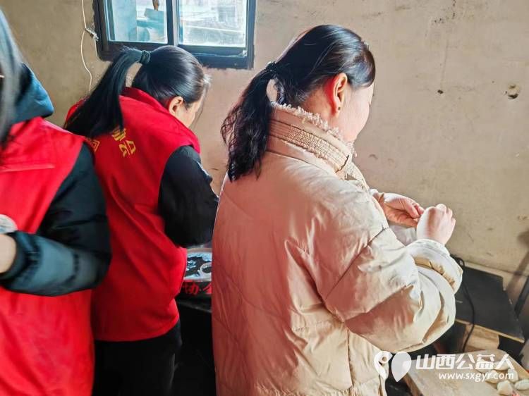 介休市敬老协会走入义安镇白家堡村送温暖公益活动入户特困老人傅万善家中 - 第8张 - 山西公益人 介休市敬老协会走入义安镇白家堡村送温暖公益活动入户特困老人傅万善家中 - 第8张
