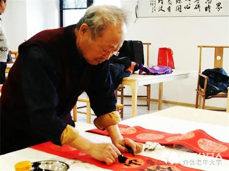 介休市书画研究会在洪山镇西宋丁村祥瑞源老年公寓举办挥毫泼墨写春联公益助老迎新春活动 - 第9张