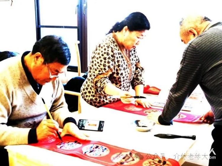 介休市书画研究会在洪山镇西宋丁村祥瑞源老年公寓举办挥毫泼墨写春联公益助老迎新春活动 - 第6张