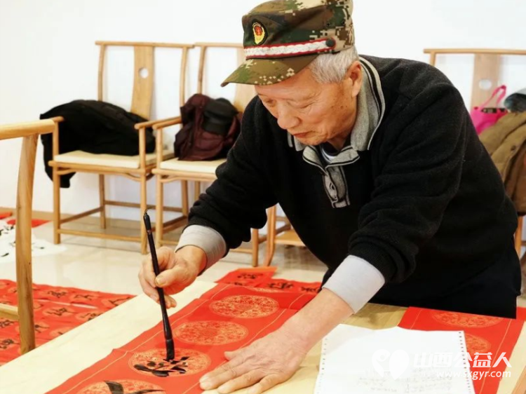 介休市书画研究会在洪山镇西宋丁村祥瑞源老年公寓举办挥毫泼墨写春联公益助老迎新春活动 - 第5张