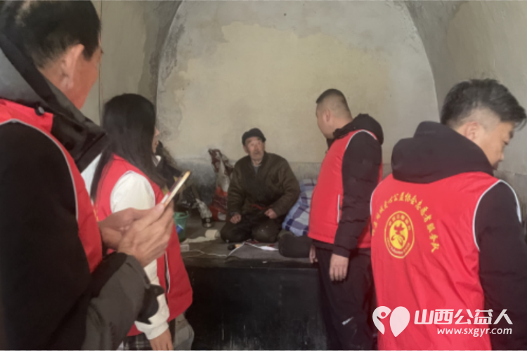 兴县同城爱心公益协会组织开展本年度首场“冬日暖阳”慰问活动志愿者走进石楼山村两户贫困家庭家中 - 第4张 - 山西公益人 兴县同城爱心公益协会组织开展本年度首场“冬日暖阳”慰问活动志愿者走进石楼山村两户贫困家庭家中 - 第4张