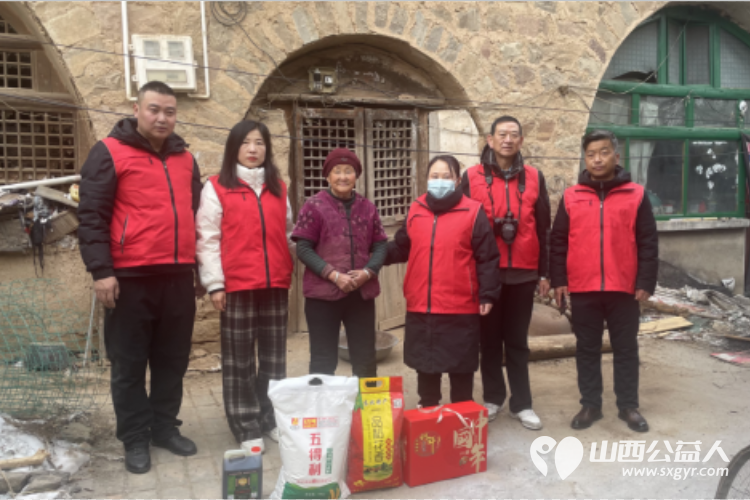 兴县同城爱心公益协会组织开展本年度首场“冬日暖阳”慰问活动志愿者走进石楼山村两户贫困家庭家中 - 第1张 - 山西公益人 兴县同城爱心公益协会组织开展本年度首场“冬日暖阳”慰问活动志愿者走进石楼山村两户贫困家庭家中 - 第1张