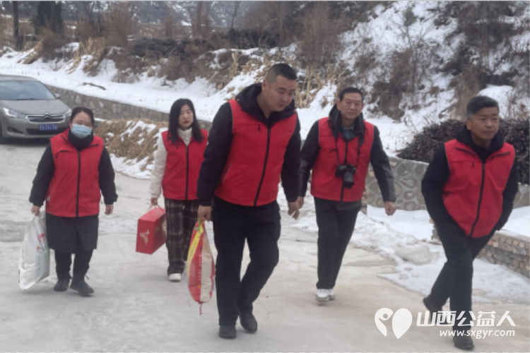 兴县同城爱心公益协会组织开展本年度首场“冬日暖阳”慰问活动志愿者走进石楼山村两户贫困家庭家中 - 第3张 - 山西公益人 兴县同城爱心公益协会组织开展本年度首场“冬日暖阳”慰问活动志愿者走进石楼山村两户贫困家庭家中 - 第3张